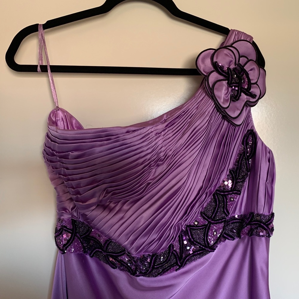 Dress - Picture 2 of 5